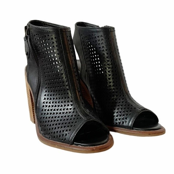 KDB Kelsi Dagger Bootie Mason Black Leather Perforated Block-Heel Sandal Size 7 - Picture 7 of 14